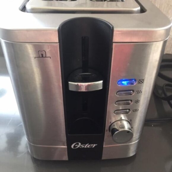 Oster 2-Slice Toaster Silver color - Picture 3 of 6
